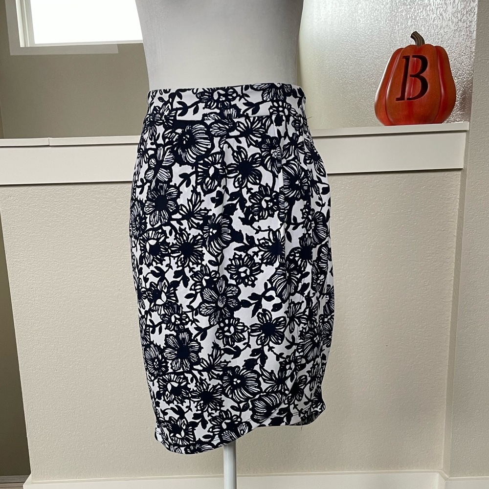 The limited tulip skirt size 2